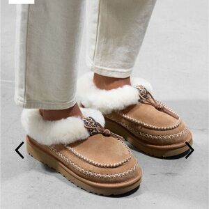 UGG Tasman Alpine Size 7, Color Chestnut, new without tag